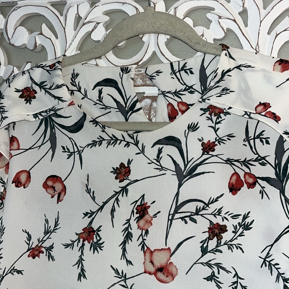 White with Red and PInk Floral Design Flowy Fancy Keyhole Back 3/4 Sleeve Shirt - Picture 3 of 7